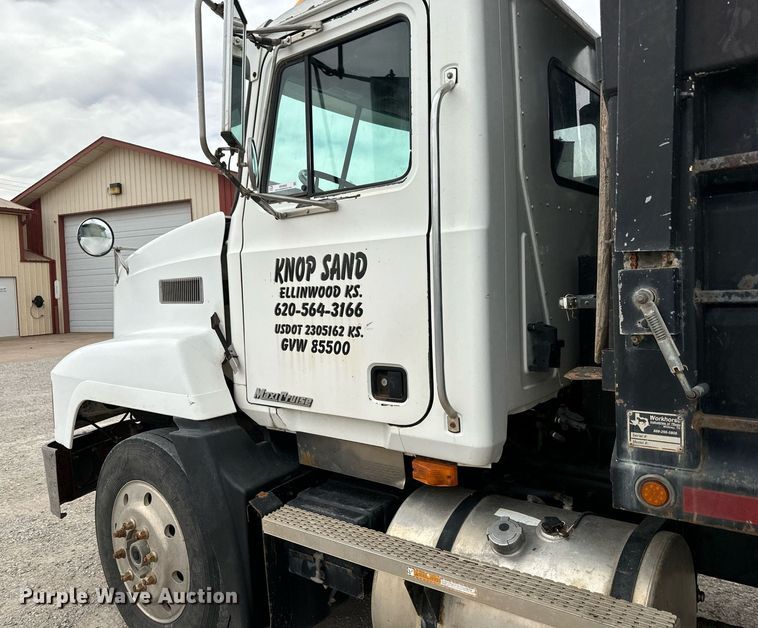 image for item MS9882 1998 Mack  CH613 MaxiCruise dump truck