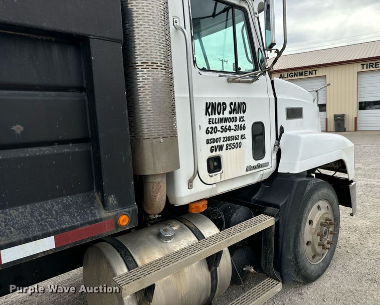 image for item MS9882 1998 Mack  CH613 MaxiCruise dump truck