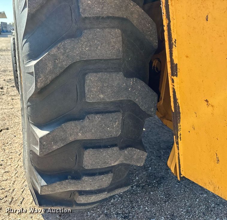 image for item MS9945 1999 New Holland 655E backhoe