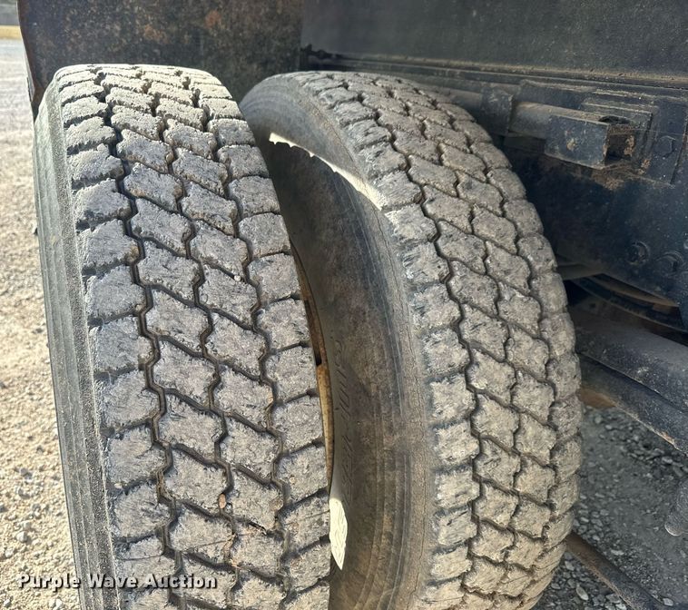 image for item MS9951 2001 Sterling LT7500 dump truck