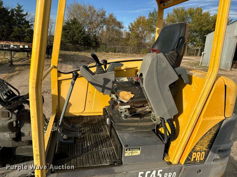 image for item MS9954 2006 Volvo 284 EC45 Pro mini excavator