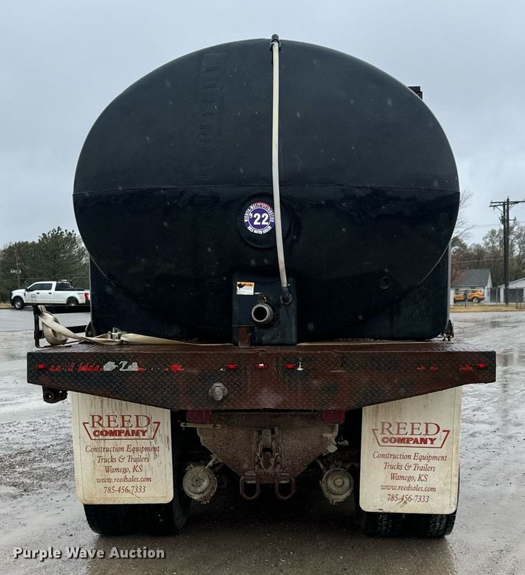 image for item MS9957 1998 International  2574 tank truck