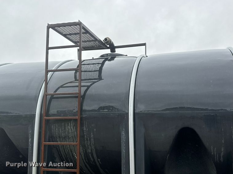 image for item MS9957 1998 International  2574 tank truck