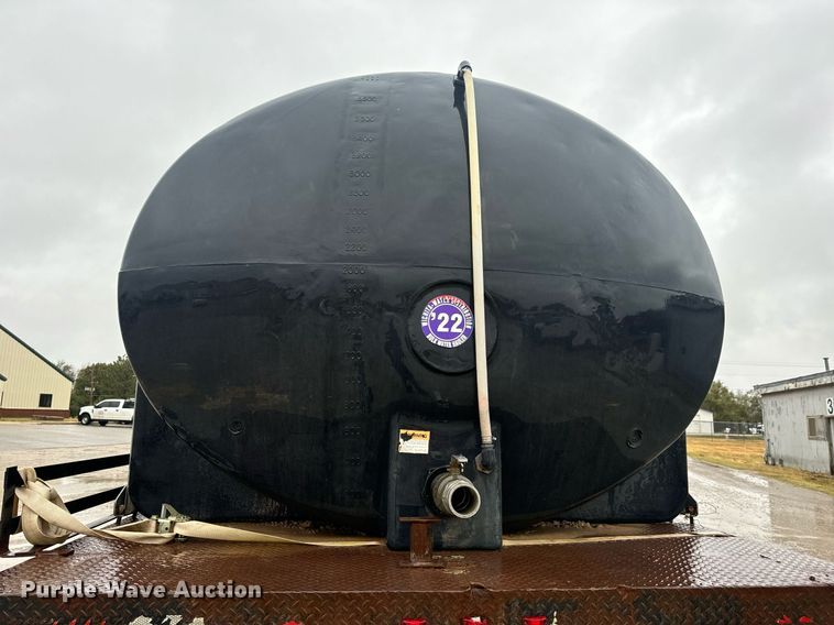 image for item MS9957 1998 International  2574 tank truck