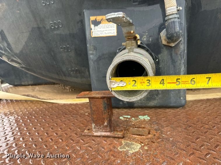 image for item MS9957 1998 International  2574 tank truck