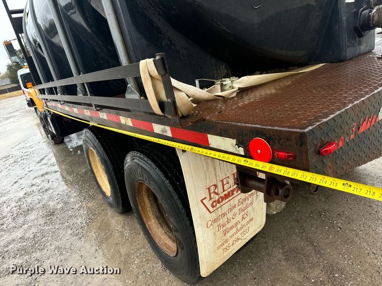 image for item MS9957 1998 International  2574 tank truck