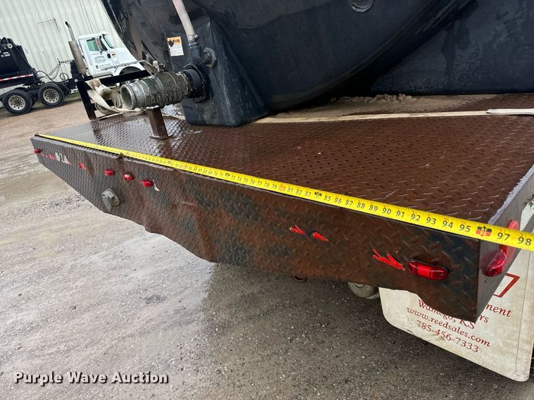 image for item MS9957 1998 International  2574 tank truck