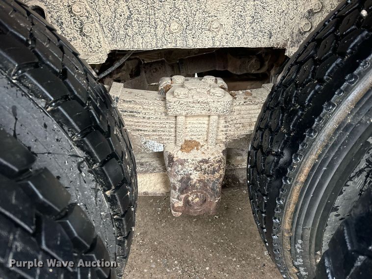 image for item MS9957 1998 International  2574 tank truck