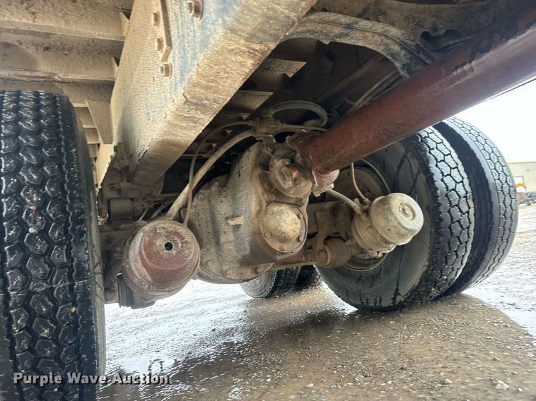 image for item MS9957 1998 International  2574 tank truck