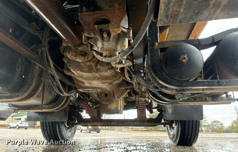 image for item MS9957 1998 International  2574 tank truck