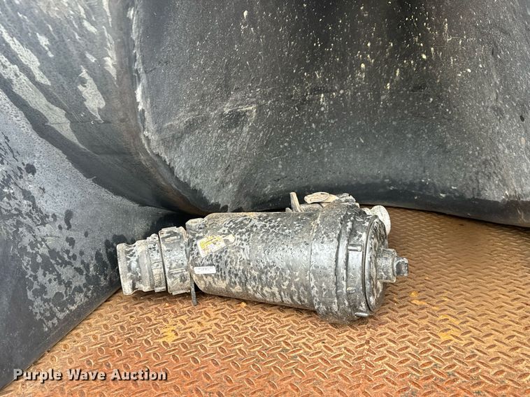 image for item MS9957 1998 International  2574 tank truck