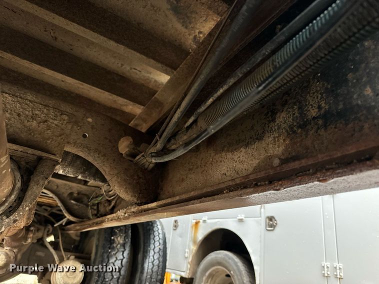 image for item MS9957 1998 International  2574 tank truck