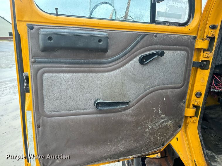 image for item MS9957 1998 International  2574 tank truck