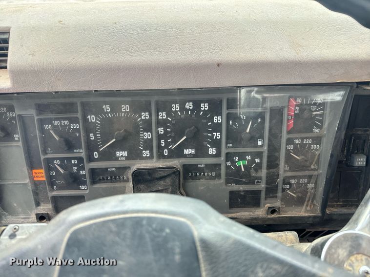 image for item MS9957 1998 International  2574 tank truck