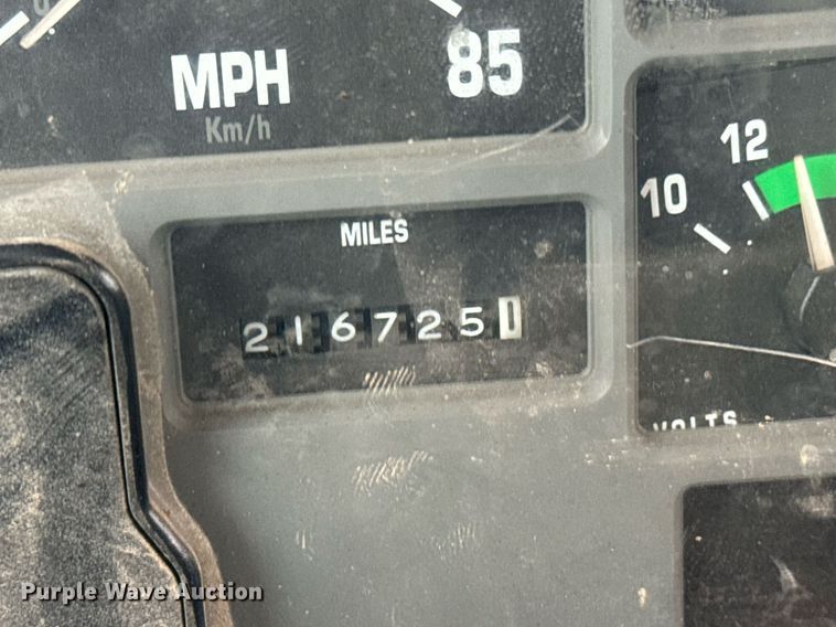 image for item MS9957 1998 International  2574 tank truck