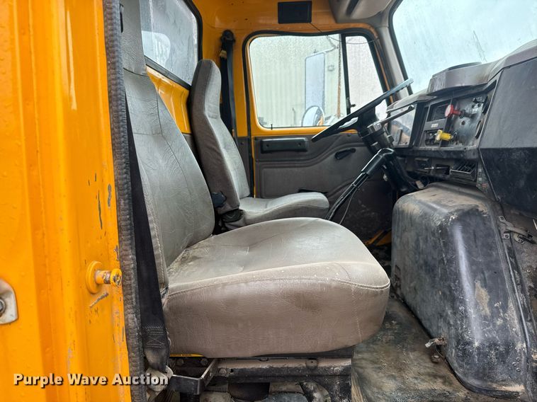 image for item MS9957 1998 International  2574 tank truck