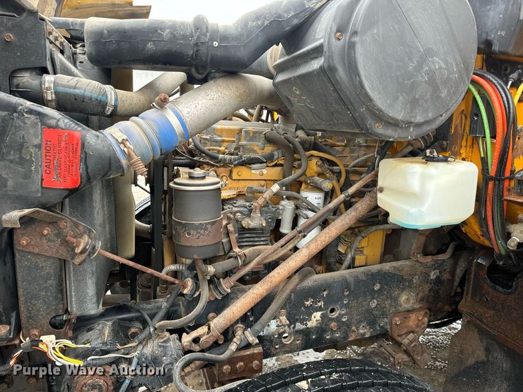 image for item MS9957 1998 International  2574 tank truck