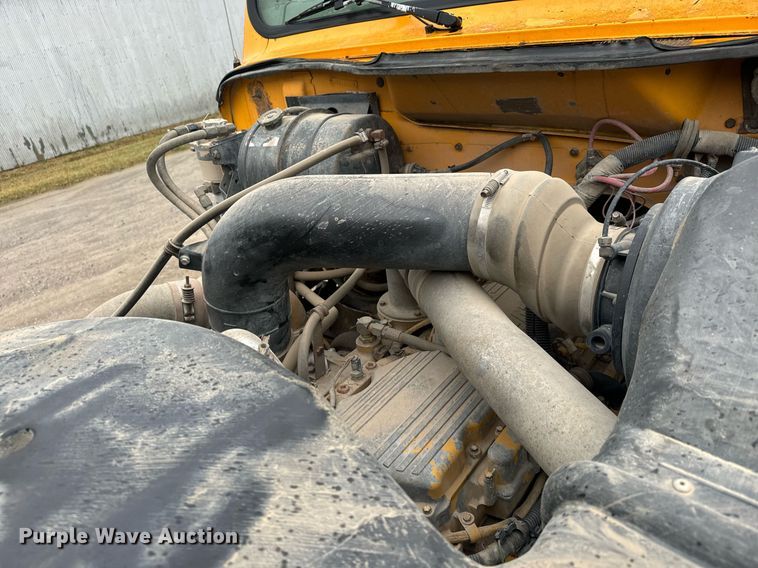 image for item MS9957 1998 International  2574 tank truck