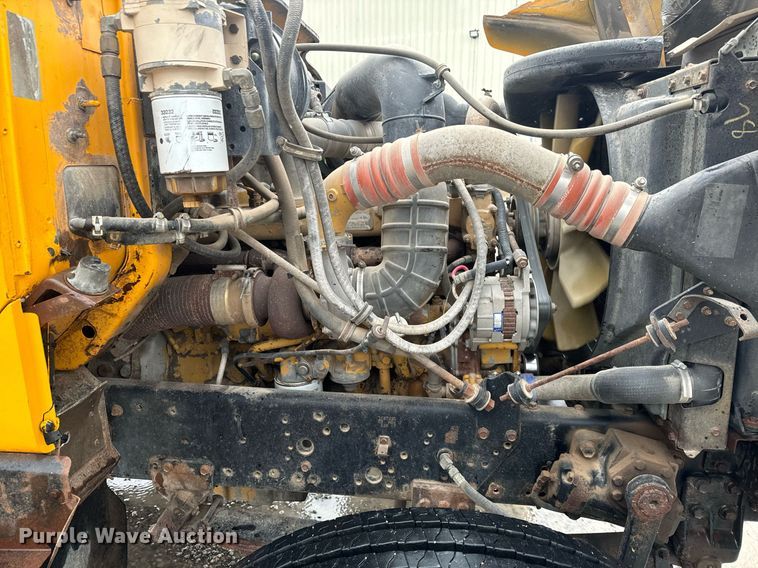 image for item MS9957 1998 International  2574 tank truck