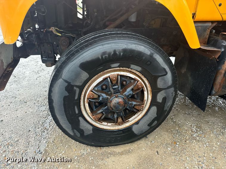 image for item MS9957 1998 International  2574 tank truck