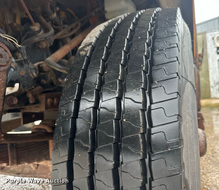 image for item MS9957 1998 International  2574 tank truck