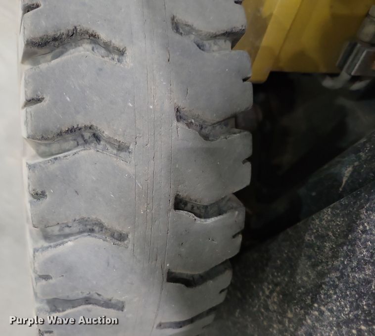 image for item OH9338 Yale GLP050TGNUAE084 forklift