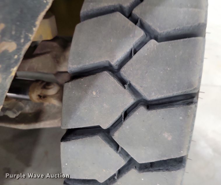 image for item OH9338 Yale GLP050TGNUAE084 forklift