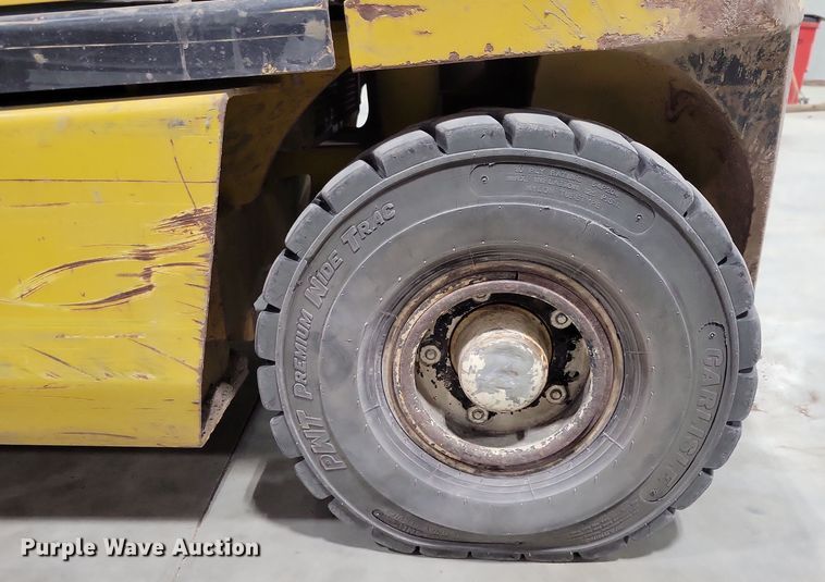 image for item OH9338 Yale GLP050TGNUAE084 forklift