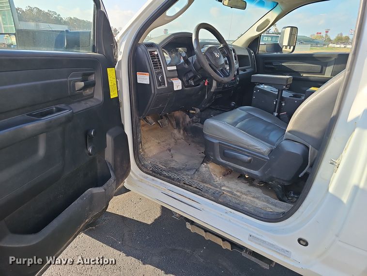 image for item OJ9027 2016 Dodge Ram 5500 truck cab and chassis