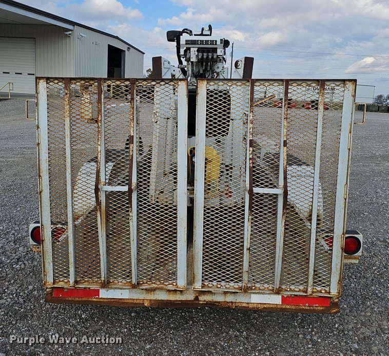 image for item OJ9032 2004 S.D.P. Manufacturing  mini digger derrick 