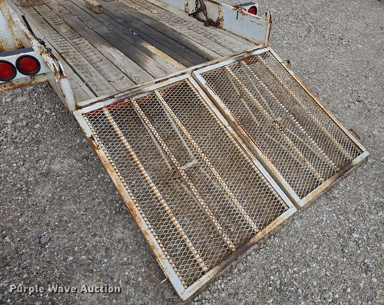 image for item OJ9032 2004 S.D.P. Manufacturing  mini digger derrick 