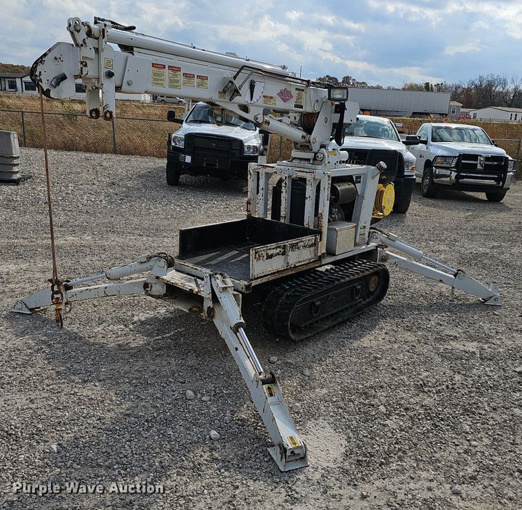 image for item OJ9032 2004 S.D.P. Manufacturing  mini digger derrick 