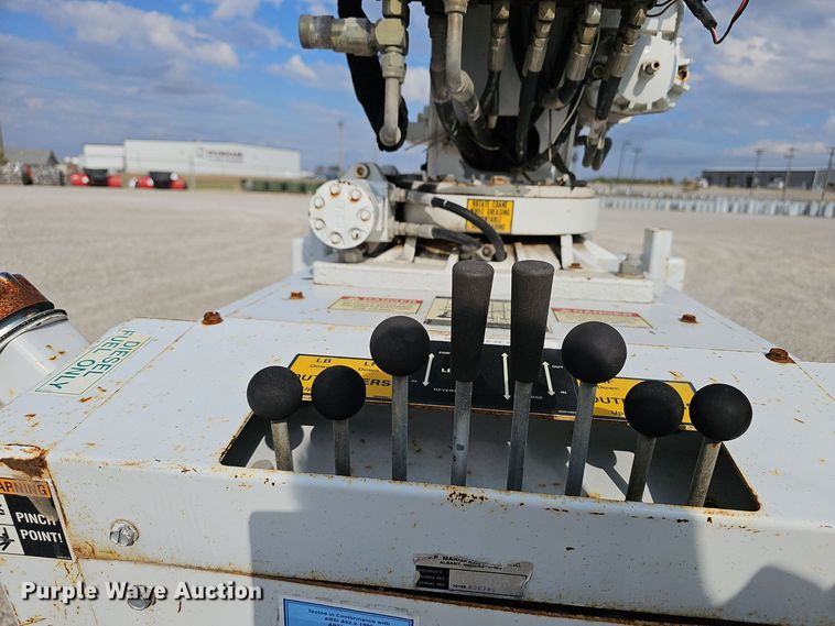 image for item OJ9032 2004 S.D.P. Manufacturing  mini digger derrick 