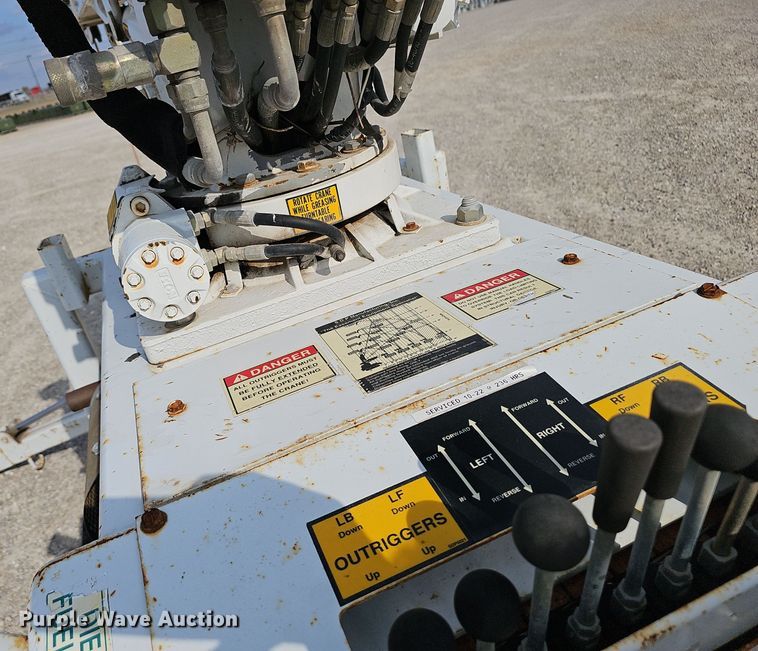 image for item OJ9032 2004 S.D.P. Manufacturing  mini digger derrick 