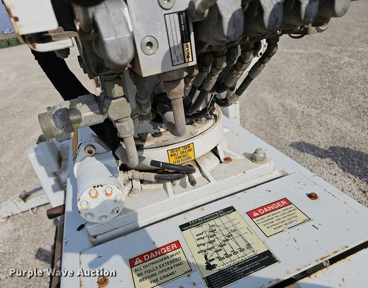 image for item OJ9032 2004 S.D.P. Manufacturing  mini digger derrick 