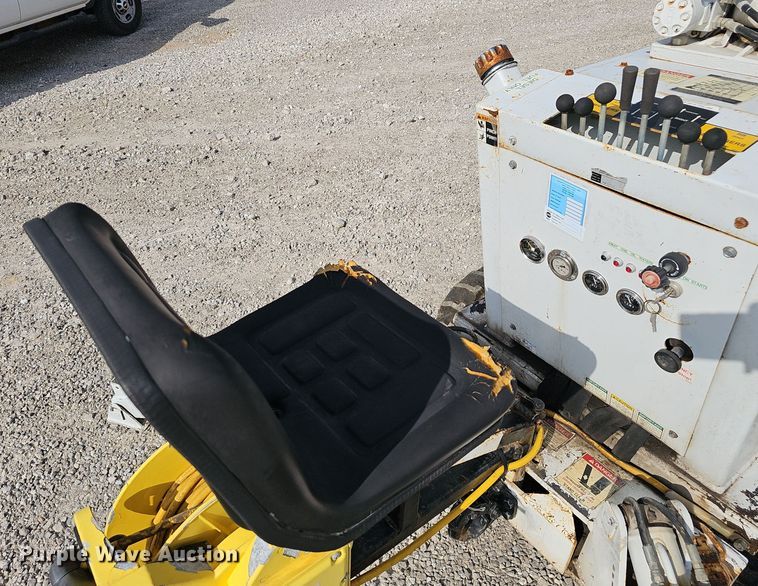 image for item OJ9032 2004 S.D.P. Manufacturing  mini digger derrick 