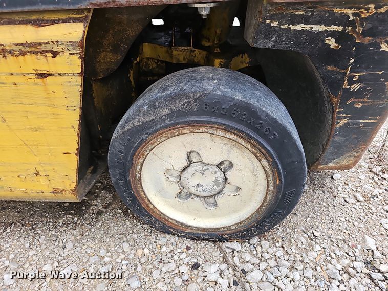 image for item OJ9054 Yale GLC060TGNUAE084 forklift
