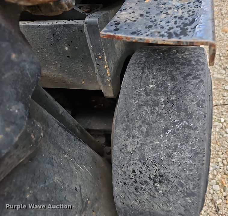 image for item OJ9054 Yale GLC060TGNUAE084 forklift