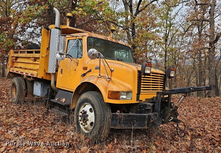 image for item OJ9063 2002 International 4900 dump truck
