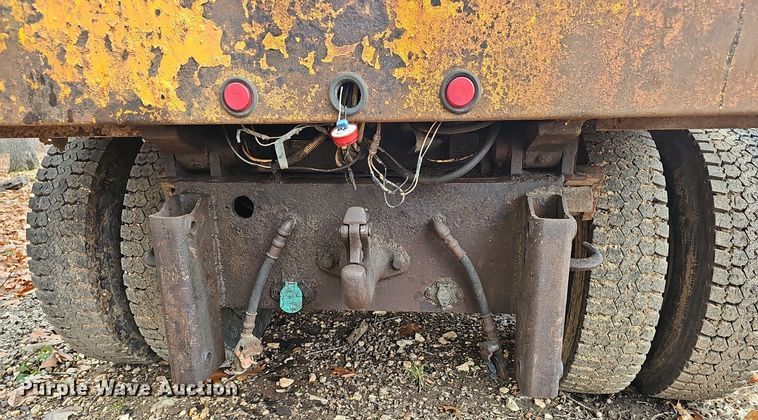 image for item OJ9063 2002 International 4900 dump truck