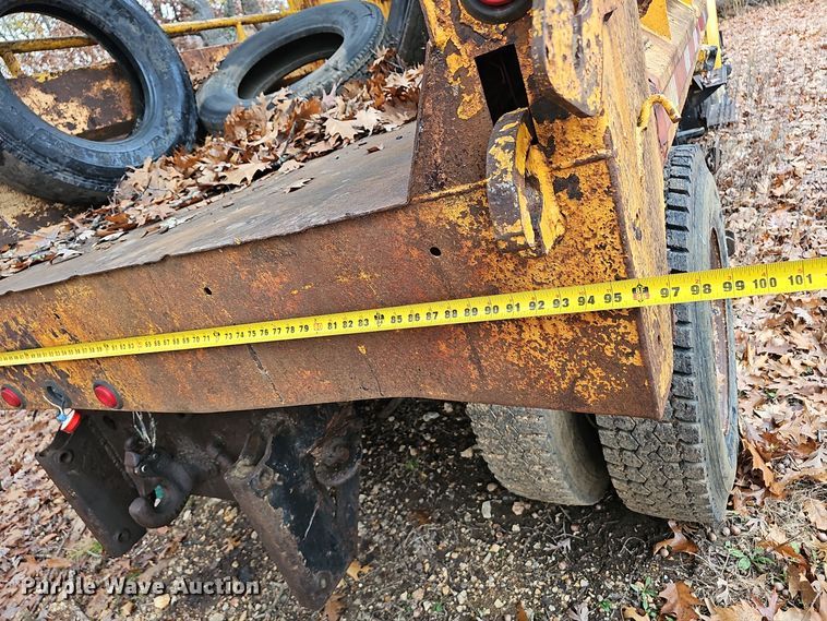 image for item OJ9063 2002 International 4900 dump truck