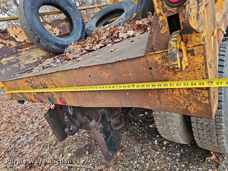 image for item OJ9063 2002 International 4900 dump truck