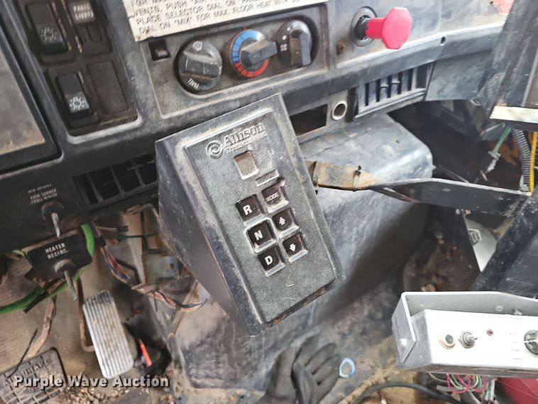 image for item OJ9063 2002 International 4900 dump truck