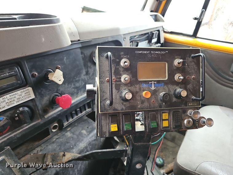 image for item OJ9063 2002 International 4900 dump truck