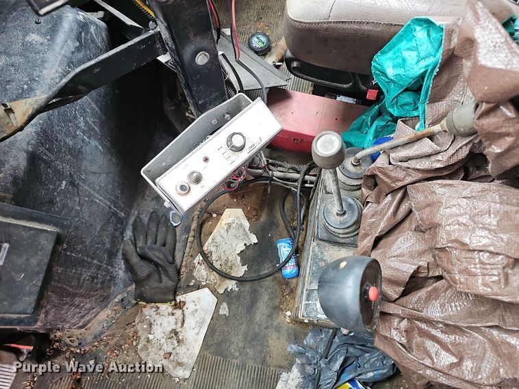 image for item OJ9063 2002 International 4900 dump truck