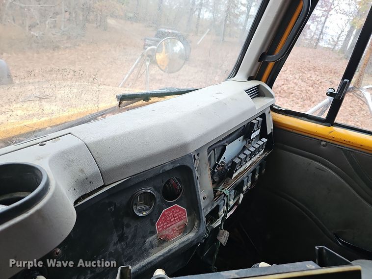 image for item OJ9063 2002 International 4900 dump truck