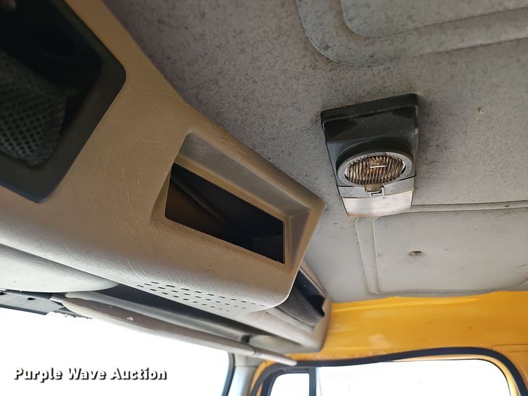 image for item OJ9063 2002 International 4900 dump truck