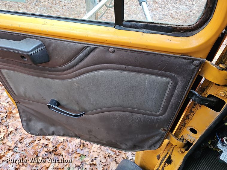 image for item OJ9063 2002 International 4900 dump truck