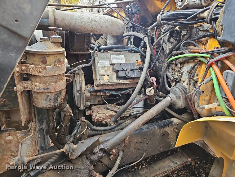 image for item OJ9063 2002 International 4900 dump truck