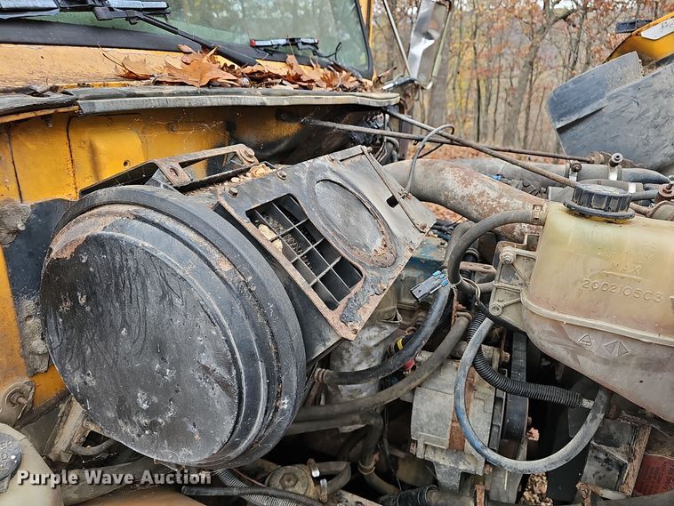 image for item OJ9063 2002 International 4900 dump truck